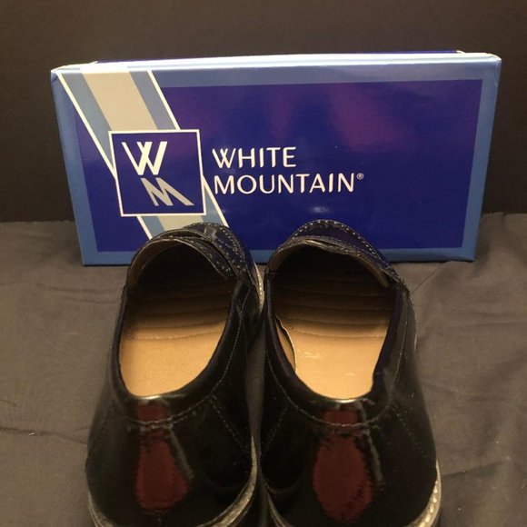 New Condition! White Mountain Black Crinkle Patent Loafer 9.5 - Picture 3 of 5